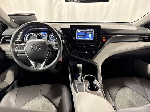 Used 2022 Toyota Camry LE FWD image 4