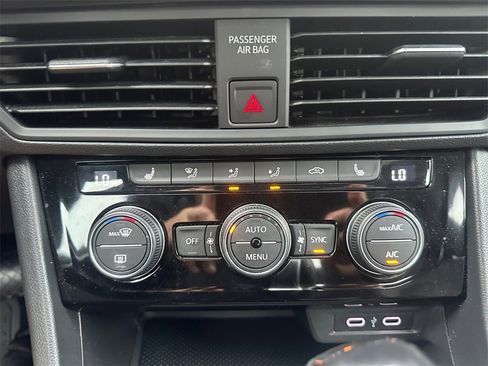 Used 2023 Volkswagen Jetta SE image 23