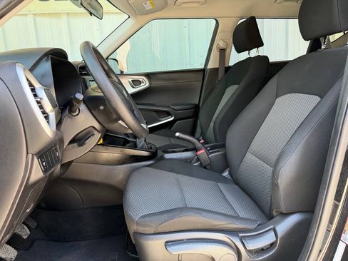 Used 2020 Kia Soul LX FWD image 6