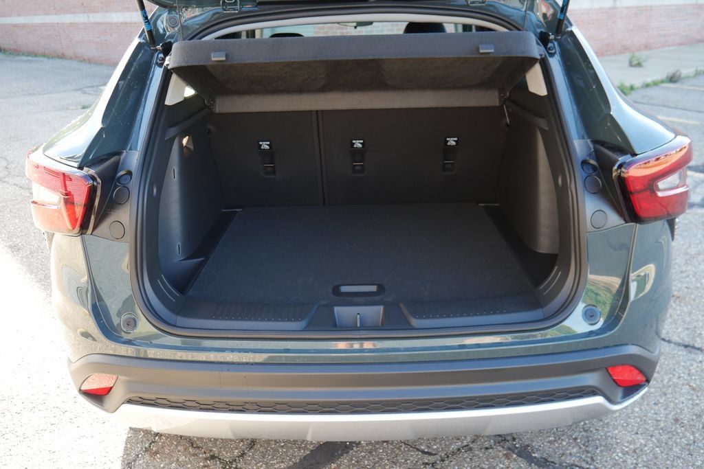 New 2026 Chevrolet Trax LT w/ LT Convenience Package FWD image 7