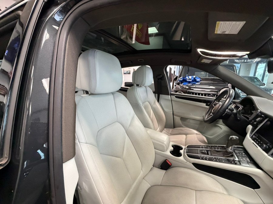 Used 2018 Porsche Macan S AWD/4WD image 36