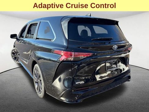 Used 2024 Toyota Sienna XSE image 10