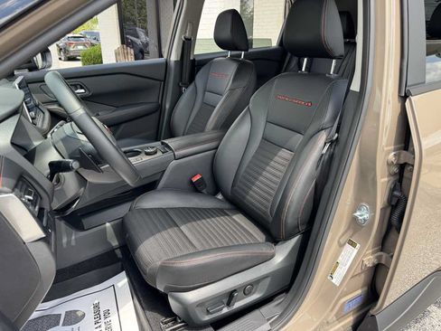 Used 2025 Nissan Rogue SV w/ Rock Creek Premium Package AWD/4WD image 11