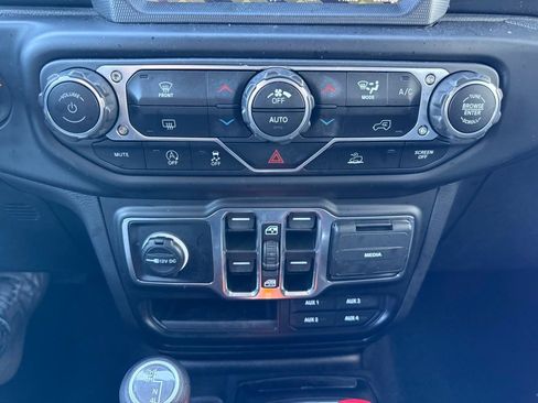 Used 2022 Jeep Gladiator Sport image 12