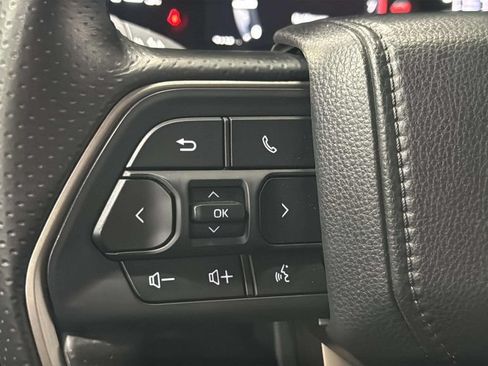 Used 2025 Toyota 4Runner SR5 AWD/4WD image 23
