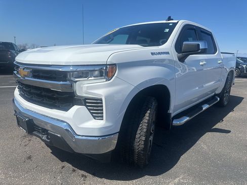 Used 2023 Chevrolet Silverado 1500 LT AWD/4WD image 7