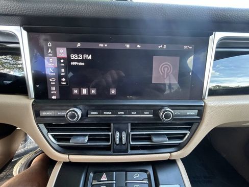 Used 2020 Porsche Macan AWD/4WD image 17