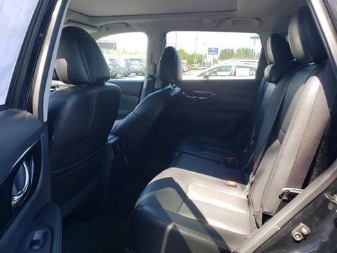 Used 2018 Nissan Rogue SL w/ Premium Package FWD image 12