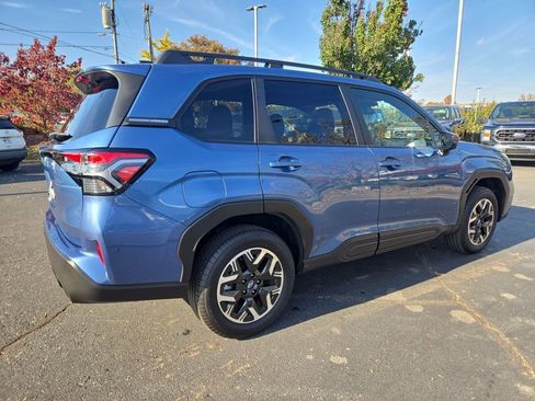 Used 2025 Subaru Forester Premium image 5