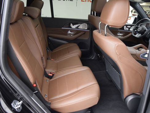 Used 2025 Mercedes-Benz GLS 450 4MATIC image 19