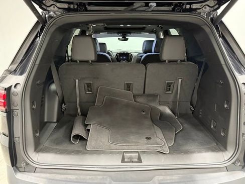 Used 2023 Chevrolet Traverse RS image 36