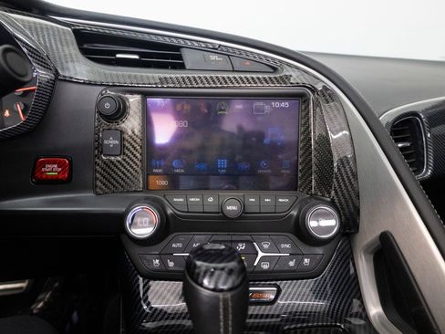 Used 2016 Chevrolet Corvette Z06 w/ 3LZ Preferred Equipment Group RWD image 19