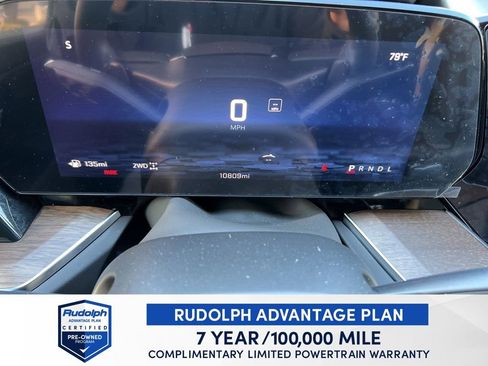 Used 2025 Chevrolet Suburban High Country AWD/4WD image 11