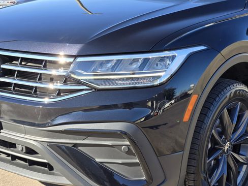 Used 2022 Volkswagen Tiguan SE image 9