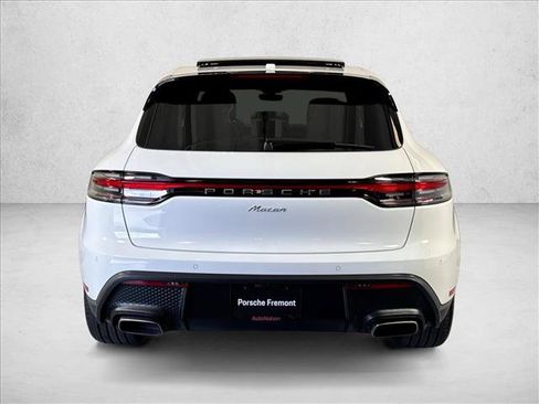 Certified 2026 Porsche Macan AWD/4WD image 10