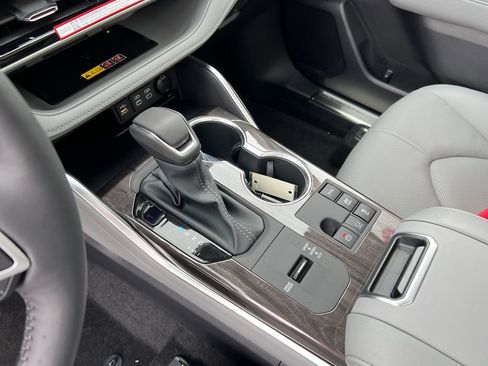 New 2026 Toyota Highlander Platinum image 26
