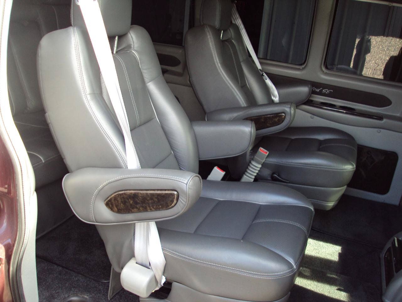 Used 2017 Chevrolet Express 2500 RWD image 19
