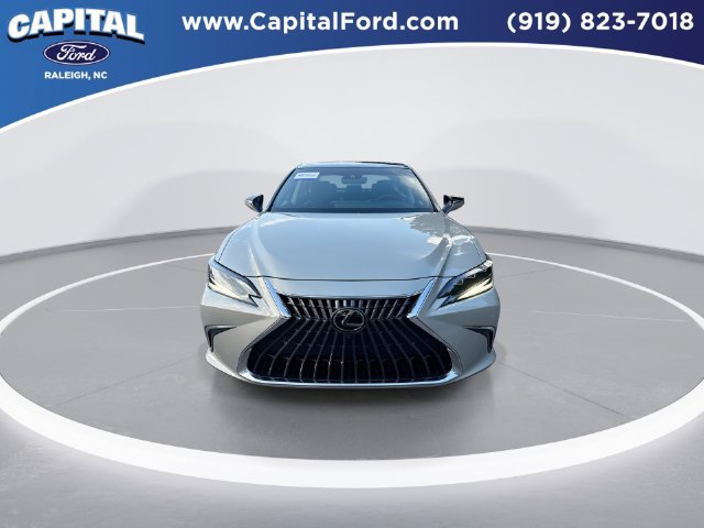 Used 2022 Lexus ES 350 Ultra Luxury w/ Accessory Package 2 FWD image 3