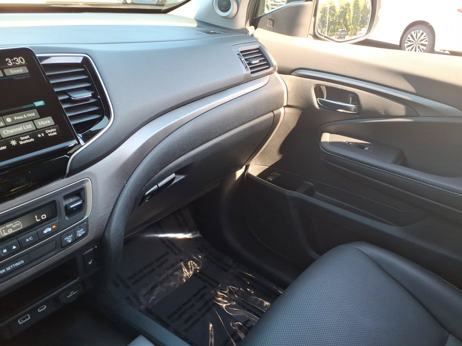 Certified 2025 Honda Ridgeline RTL image 24