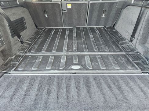 New 2025 Land Rover Discovery Dynamic SE image 33