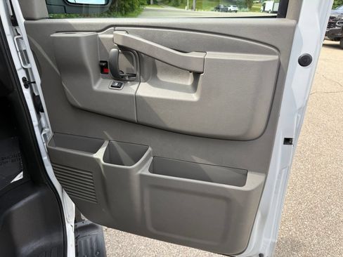 Used 2025 Chevrolet Express 3500 LT w/ LT Preferred Equipment Group RWD image 7