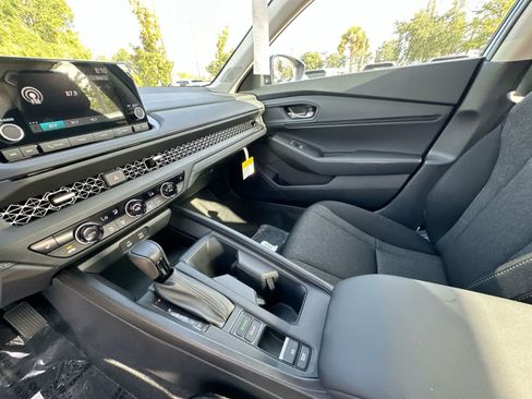 Used 2023 Honda Accord EX image 3