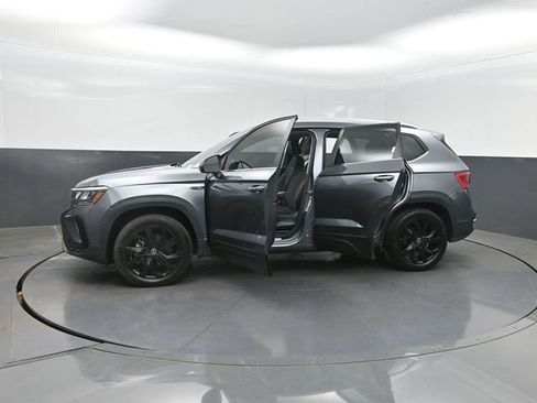 Used 2022 Volkswagen Taos SE w/ Panoramic Sunroof Package AWD/4WD image 40