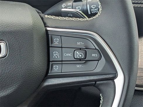 New 2025 Jeep Grand Cherokee L Limited image 18