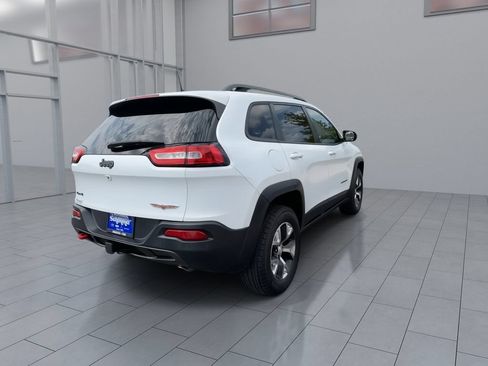 Used 2017 Jeep Cherokee Trailhawk AWD/4WD image 8