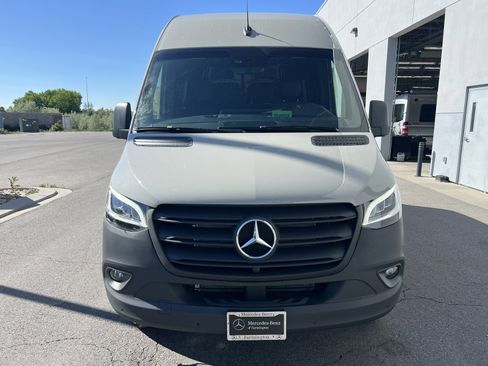 Used 2024 Mercedes-Benz Sprinter 2500 image 7