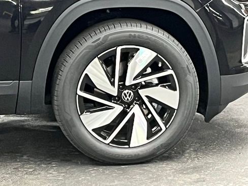New 2025 Volkswagen Atlas SE image 41