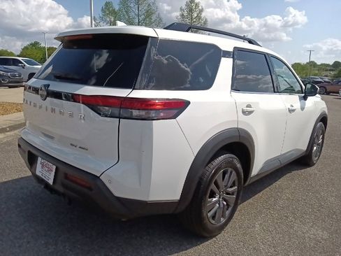 Used 2022 Nissan Pathfinder SV w/ SV Premium Package AWD/4WD image 3