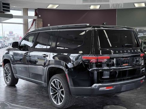 Used 2022 Jeep Wagoneer Series III w/ Premium Group I AWD/4WD image 15