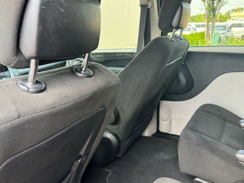 Used 2016 Dodge Grand Caravan SXT w/ Rear Park Assist Package FWD image 29