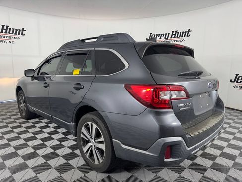 Used 2018 Subaru Outback 2.5i Limited AWD/4WD image 9