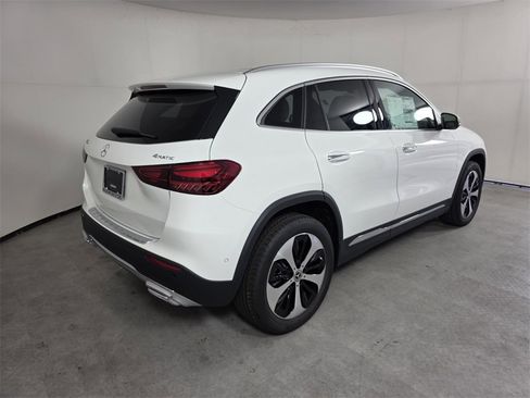 New 2026 Mercedes-Benz GLA 250 4MATIC image 4