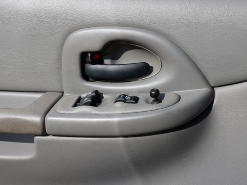 Used 2004 Oldsmobile Silhouette GL image 35