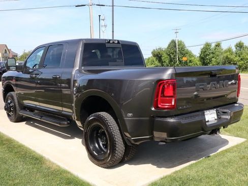 Used 2025 RAM 3500 Laramie AWD/4WD image 40