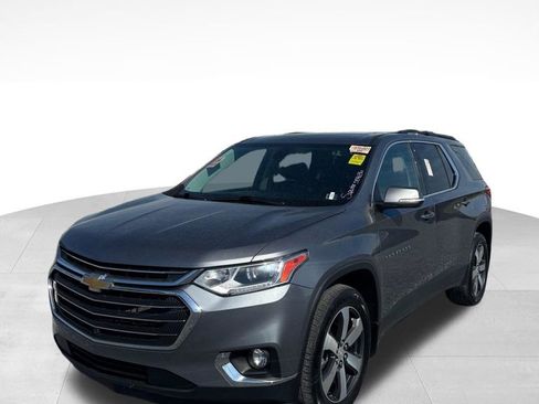 Used 2021 Chevrolet Traverse LT w/ LT Premium Package image 3