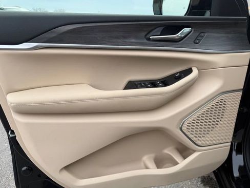 New 2026 Jeep Grand Cherokee Limited image 12