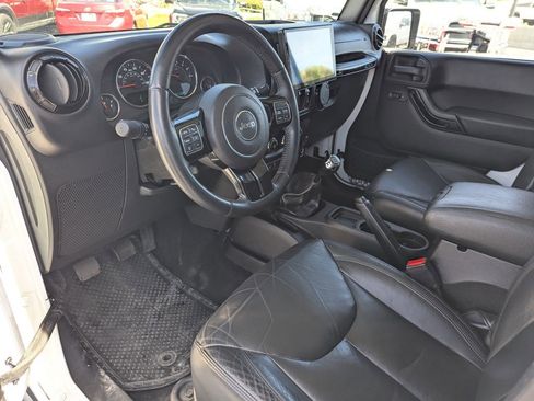 Used 2015 Jeep Wrangler Unlimited Sahara AWD/4WD image 27