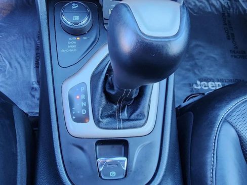 Used 2014 Jeep Cherokee Limited w/ Luxury Group AWD/4WD image 23