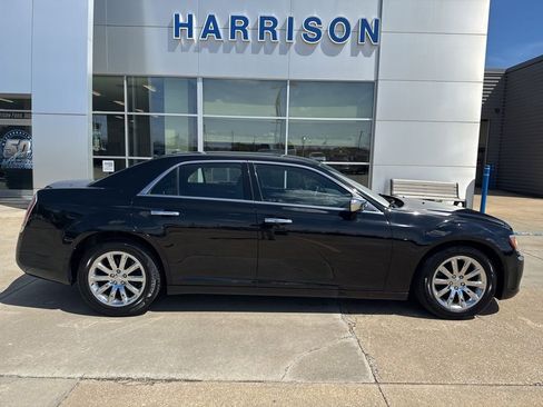 Used 2013 Chrysler 300 C image 4