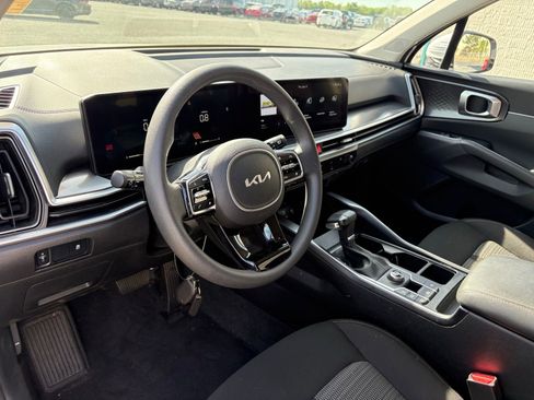 Used 2024 Kia Sorento LX image 8