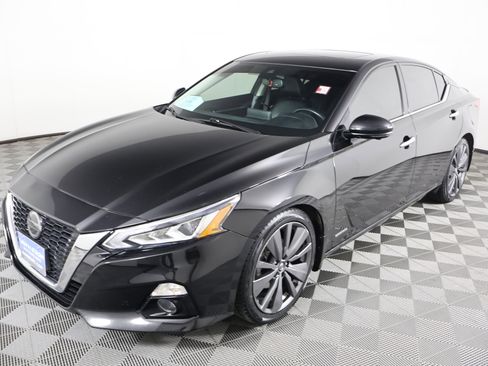 Used 2019 Nissan Altima 2.0 Edition One image 10