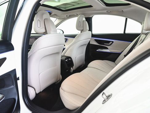 Used 2025 Mercedes-Benz E 350 4MATIC Sedan image 27