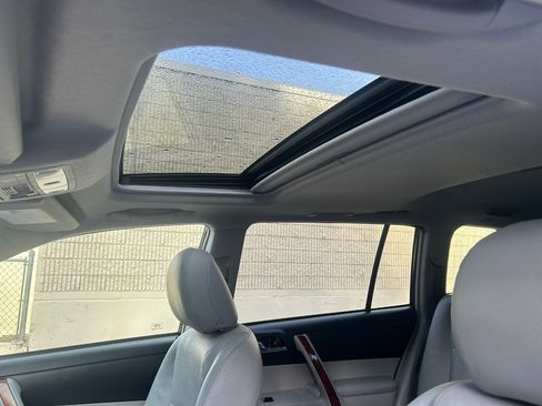 Used 2012 Toyota Highlander Limited image 12