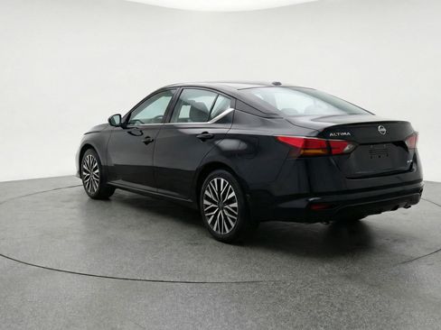 Used 2025 Nissan Altima 2.5 SV FWD image 6