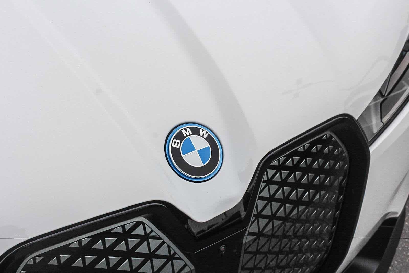 Used 2023 BMW iX xDrive50 w/ Convenience Package AWD/4WD image 11
