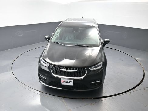 Used 2024 Chrysler Pacifica Touring-L FWD image 51